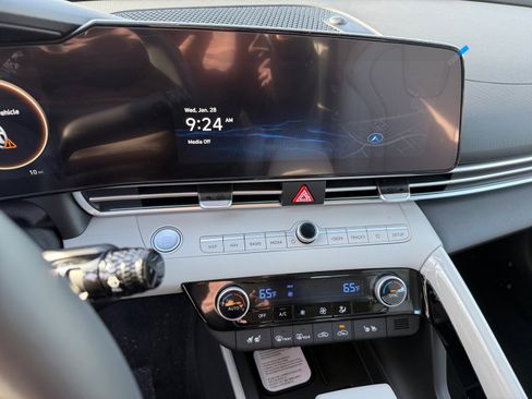 New 2026 Hyundai Elantra Limited image 12