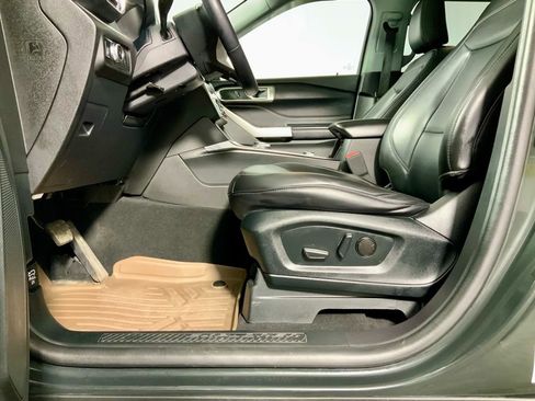 Used 2023 Ford Explorer XLT w/ Equipment Group 202A image 20