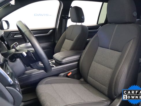 Used 2025 GMC Acadia Elevation image 22