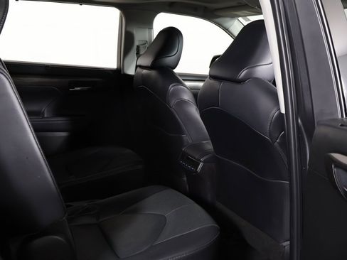 Used 2022 Toyota Highlander Limited image 33