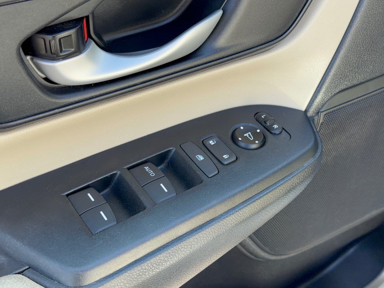 Used 2018 Honda CR-V LX image 15
