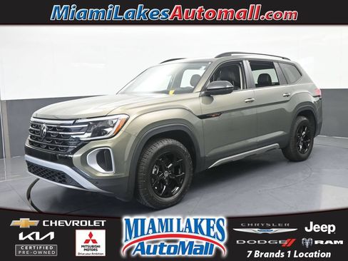 Used 2024 Volkswagen Atlas Peak Edition SE AWD/4WD image 1