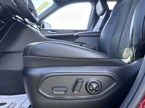 New 2026 Jeep Grand Cherokee Altitude image 12