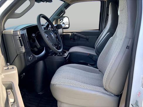 Used 2025 GMC Savana 3500 LT w/ LT Preferred Equipment Group RWD image 8