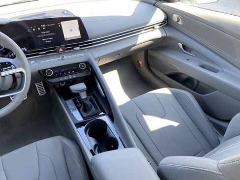 New 2025 Hyundai Elantra SEL image 28