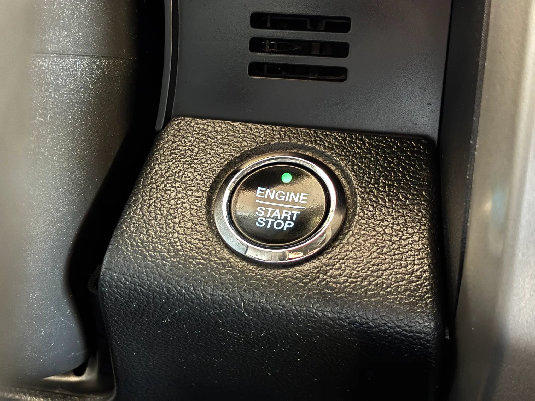 Used 2015 Ford F150 Lariat w/ Equipment Group 502A Luxury AWD/4WD image 40