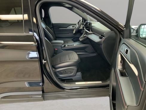 Used 2025 Ford Explorer ST-Line image 17