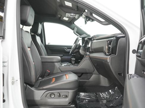 Used 2024 GMC Sierra 1500 AT4 w/ AT4 Preferred Package AWD/4WD image 11