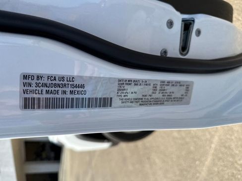 Used 2024 Jeep Compass Latitude image 26