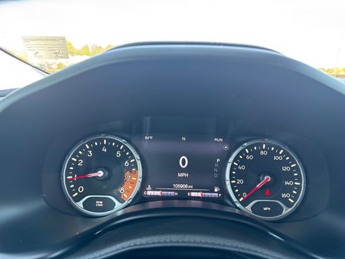 Used 2015 Jeep Renegade Trailhawk w/ Safety & Security Group I image 28