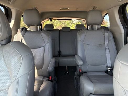 Used 2022 Toyota Sienna Limited AWD/4WD image 22