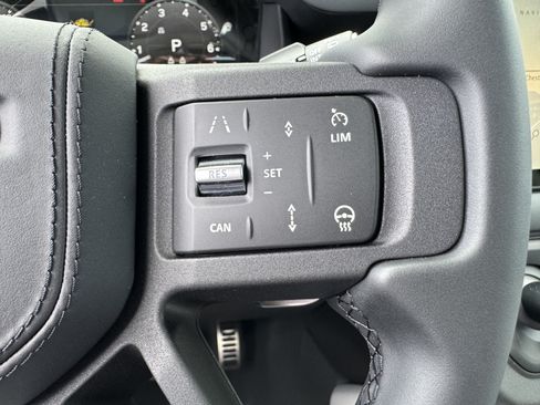 Used 2025 Land Rover Defender 130 V8 AWD/4WD image 18