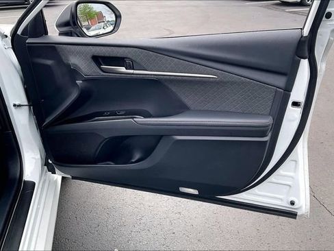 Used 2025 Toyota Camry XLE image 24