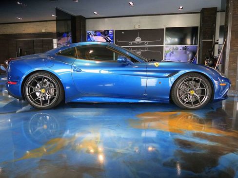 Used 2016 Ferrari California T RWD image 10