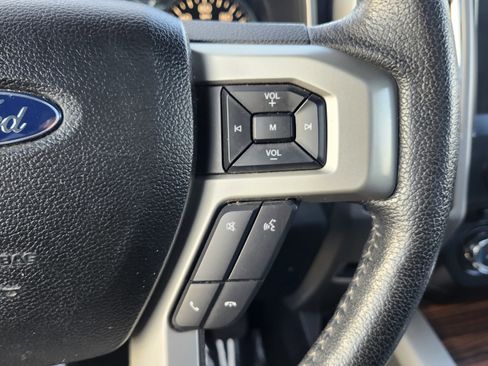 Used 2015 Ford F150 Lariat image 39