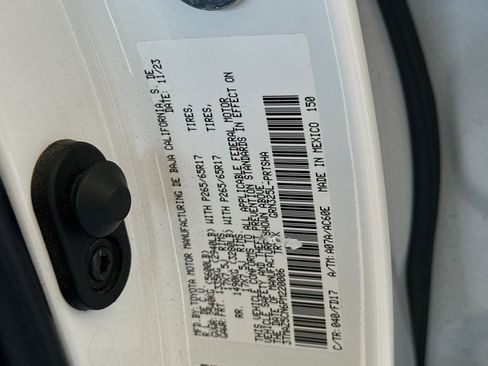 Used 2023 Toyota Tacoma TRD Sport w/ Black Out Package (TMS) image 27