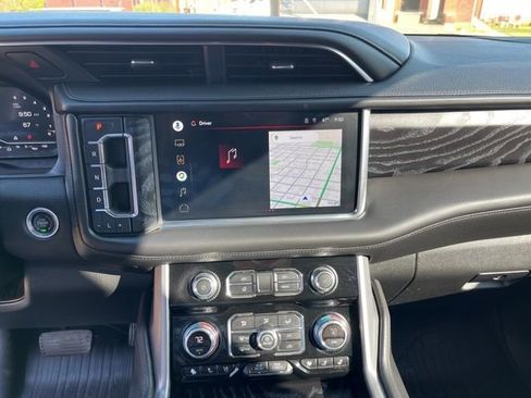Used 2022 GMC Yukon Denali w/ Denali Premium Package image 30