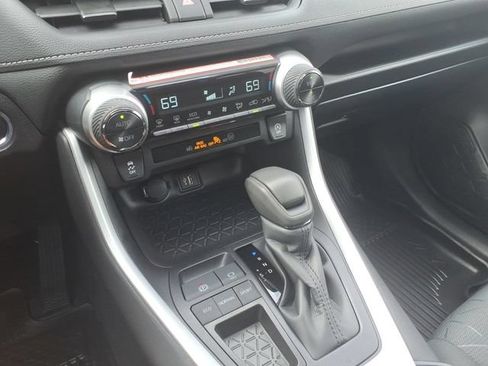 Used 2025 Toyota RAV4 XLE w/ Convenience Package FWD image 17