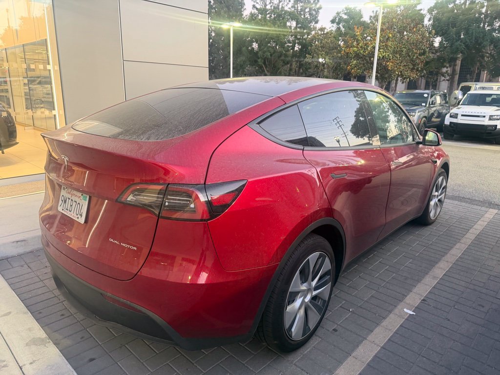 Used 2024 Tesla Model Y Long Range AWD/4WD image 3