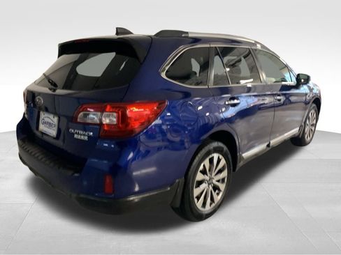 Used 2017 Subaru Outback 2.5i Touring image 6