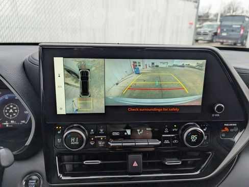 Used 2023 Toyota Highlander Limited image 18