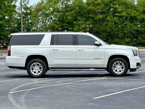 Used 2017 GMC Yukon XL SLT w/ Open Road Package AWD/4WD image 9