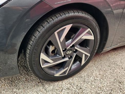 Used 2024 Hyundai Elantra Limited image 10