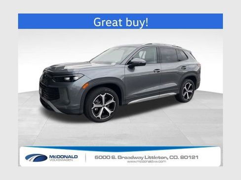 Certified 2025 Volkswagen Tiguan SE image 1