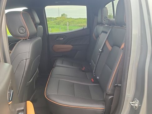 Used 2024 GMC Canyon AT4 w/ AT4 Premium Package AWD/4WD image 33