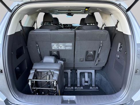 Used 2026 Kia Carnival SX Prestige image 32