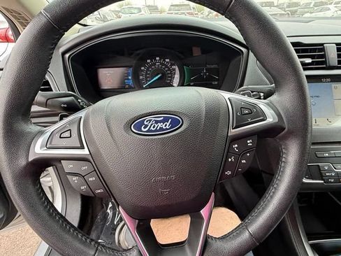 Used 2018 Ford Fusion SE w/ Equipment Group 201A FWD image 11