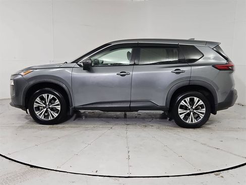 Used 2021 Nissan Rogue SV image 3