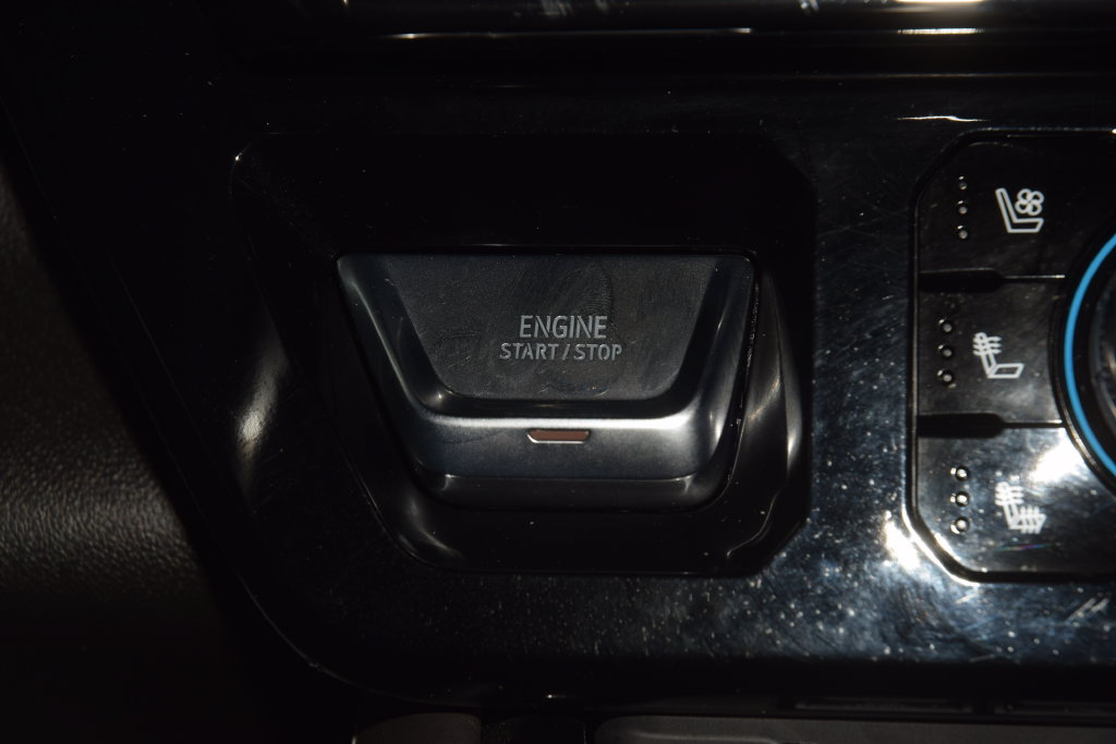 Used 2025 GMC Sierra 2500 AT4X AWD/4WD image 40