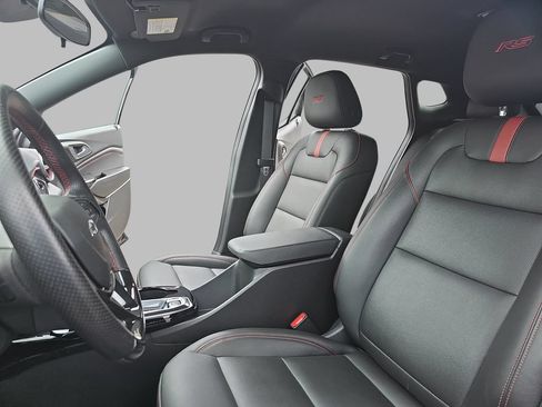 Certified 2024 Chevrolet Trax RS FWD image 18
