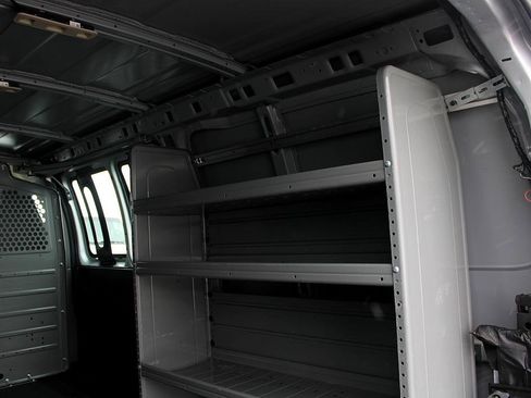 Used 2018 Chevrolet Express 2500 w/ Driver Convenience Package image 32