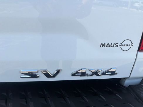 Used 2024 Nissan Titan SV w/ SV Convenience Package image 11