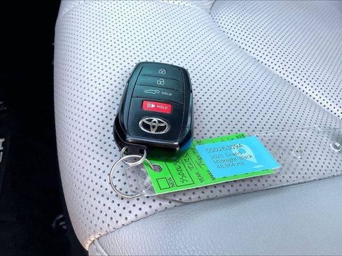 Used 2025 Toyota Grand Highlander FWD image 19