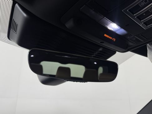 New 2026 Land Rover Discovery Limited Edition image 27