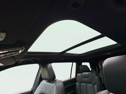 Used 2025 Jeep Grand Cherokee L Limited image 32