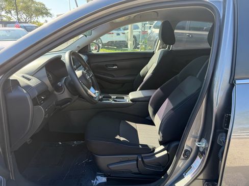Certified 2024 Nissan Sentra SV FWD image 10