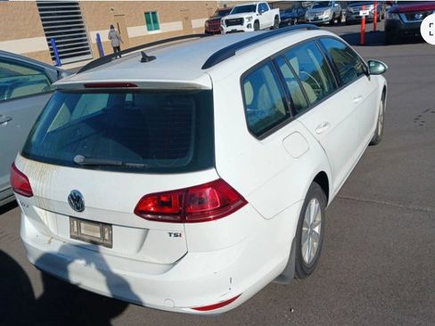 Used 2015 Volkswagen Golf S image 3