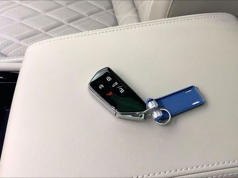 Used 2025 Volkswagen Atlas SEL Premium R-Line image 11