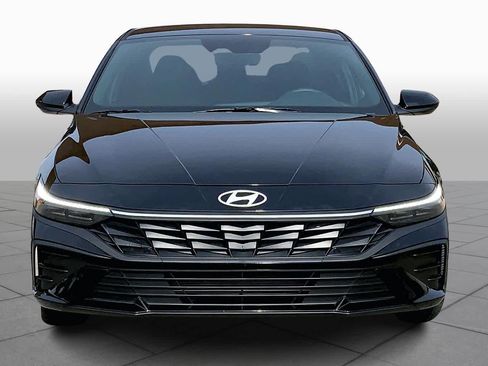 Used 2025 Hyundai Elantra Sport image 4