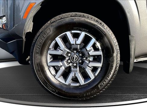 Used 2024 Nissan Frontier SL image 34