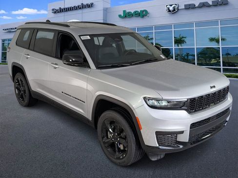 New 2025 Jeep Grand Cherokee L Altitude RWD image 2
