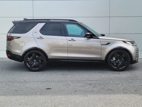 Used 2025 Land Rover Discovery Dynamic SE AWD/4WD image 5