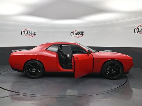 Used 2015 Dodge Challenger R/T image 31
