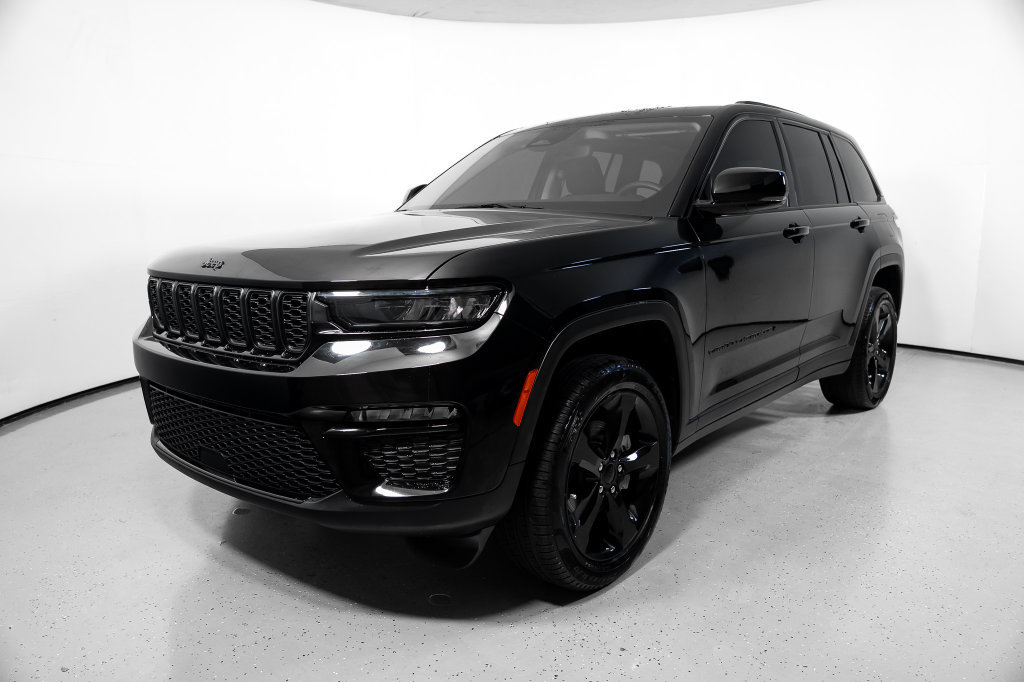 Used 2023 Jeep Grand Cherokee Limited w/ Black Appearance Package AWD/4WD image 16