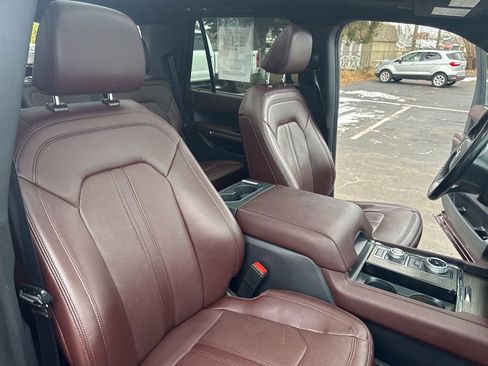 Used 2023 Ford Expedition Limited image 35