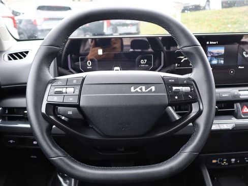 Certified 2025 Kia K4 EX image 18